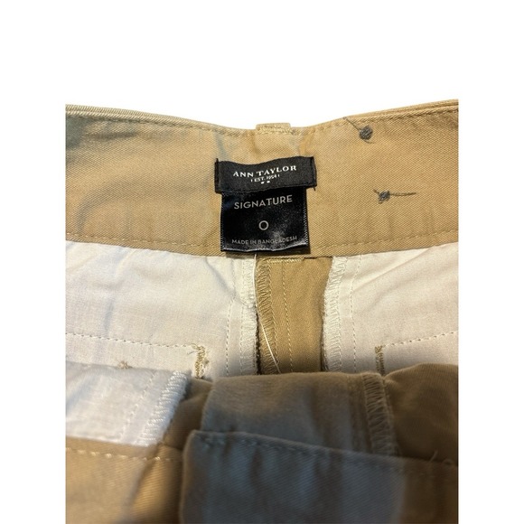 Ann Taylor Womens Signature Chinos Shorts Beige Pockets Mid Rise Size 0 - Picture 2 of 5